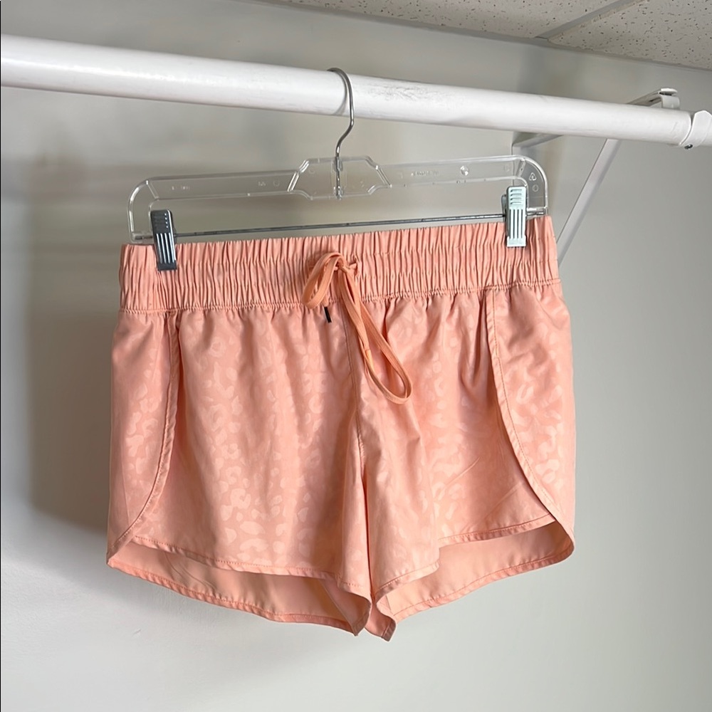 90 Degree by Reflex Peach Leopard‎ Women's Athletic Shorts- M